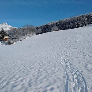 Dans Maison, à Proximité Du Village Appartement